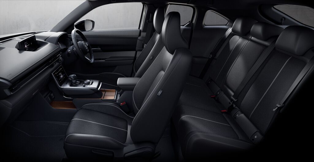 Medium 2022 MX 30 IPM1 UK RHD STD C116B BEV INT Whole Space Black
